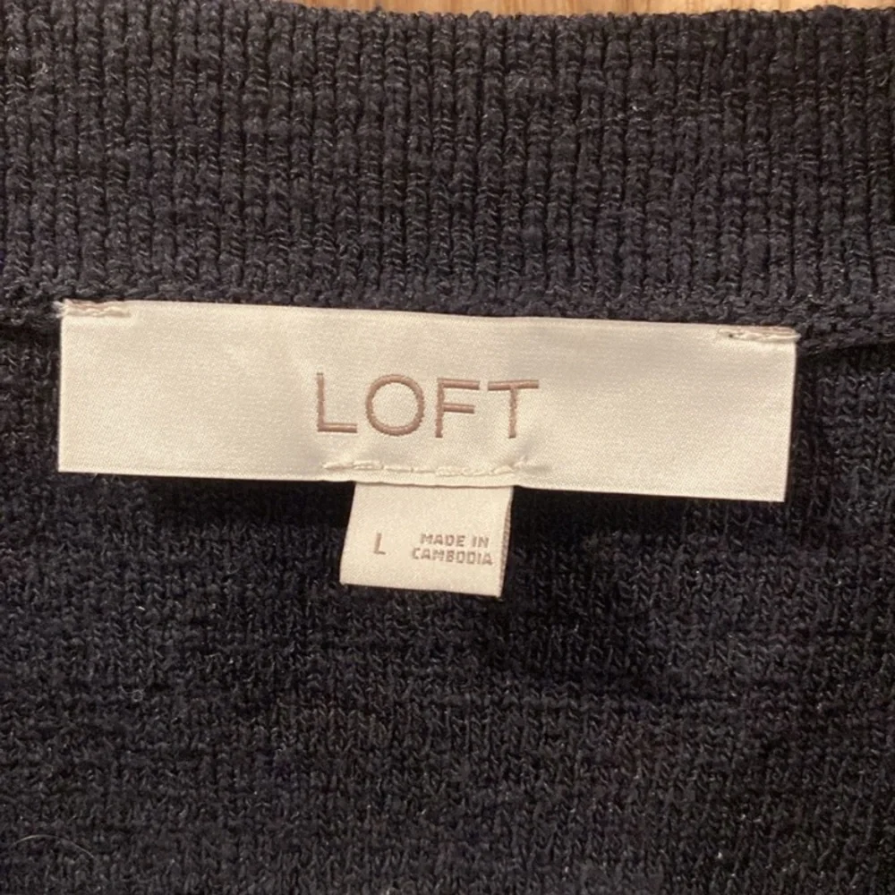 Loft V-Neck Pullover Sweater w/ Gold Buttons Size Large in Black - Picture 5 of 7